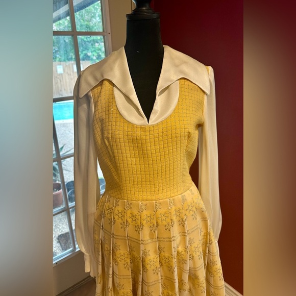 Vintage Jerry Marsch for Mardi Gras Yellow Maxi Dress 1970s Snowflake Print Gown - Picture 7 of 14